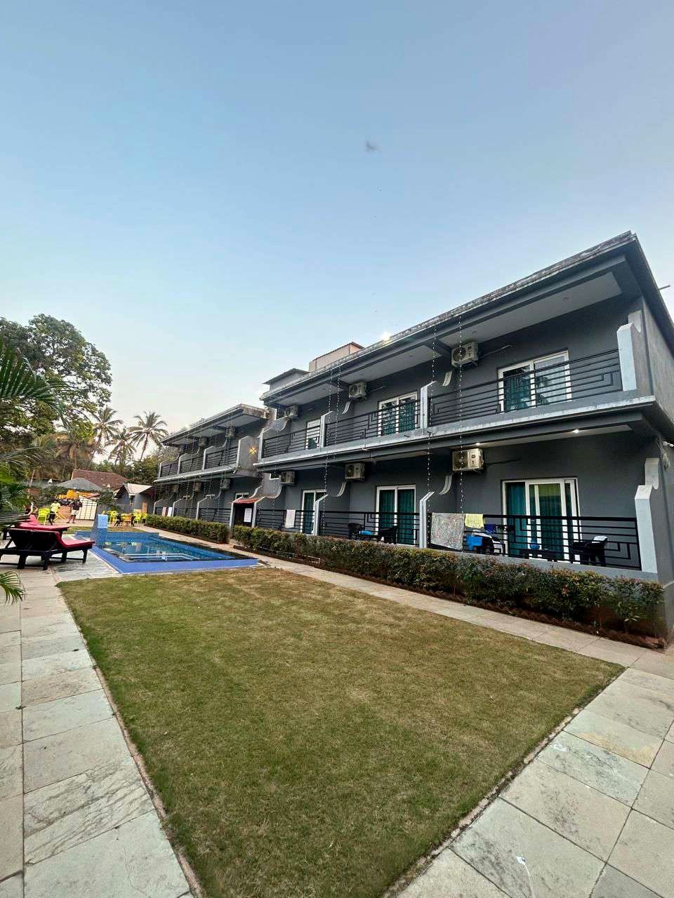 Garden exterior of Agusto Beach Stay
