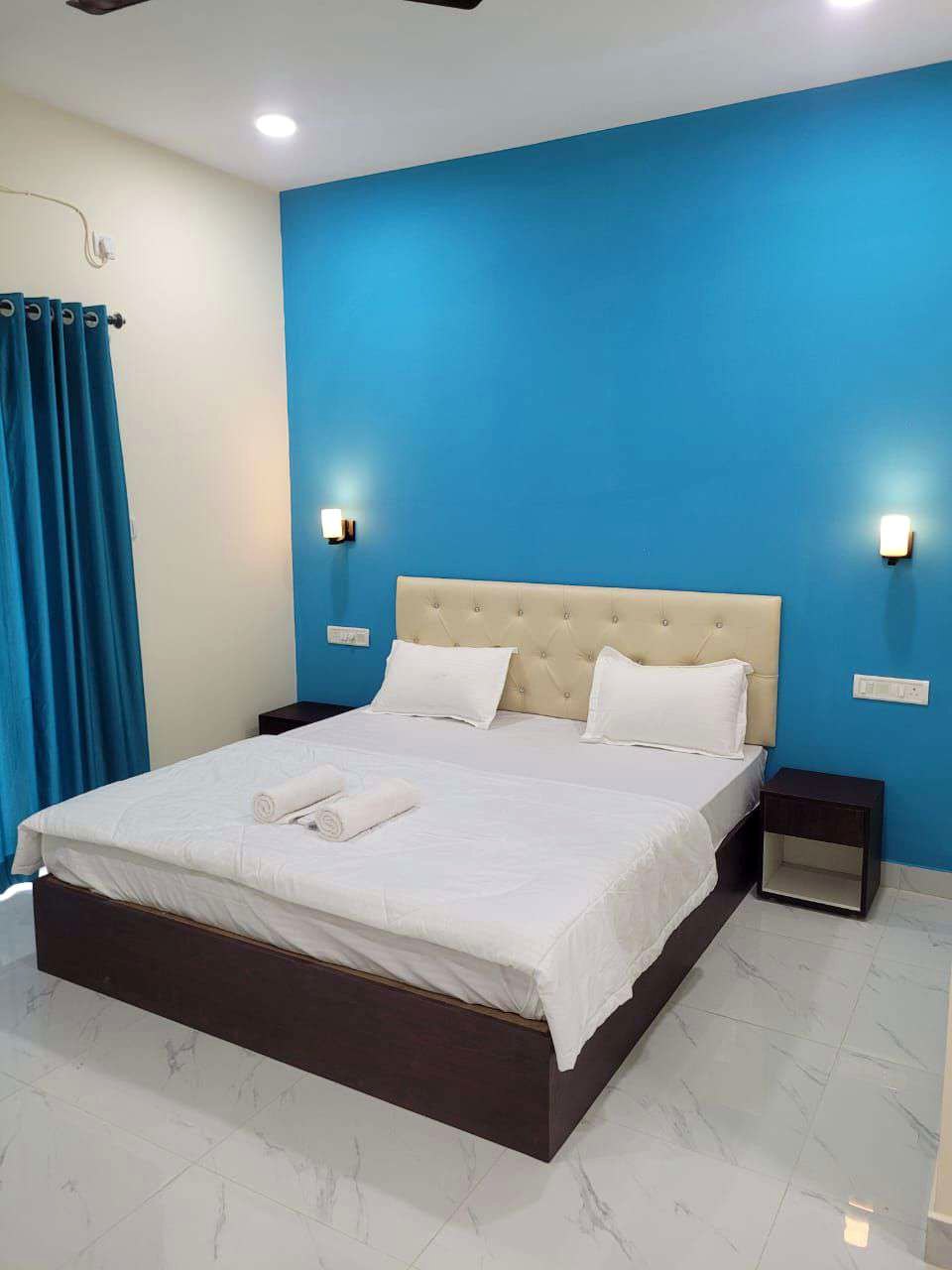 King-size bed in deluxe balcony room