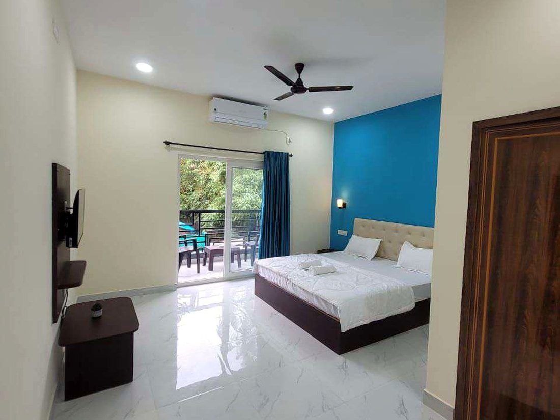 Deluxe Balcony Room at Agusto Beach Stay